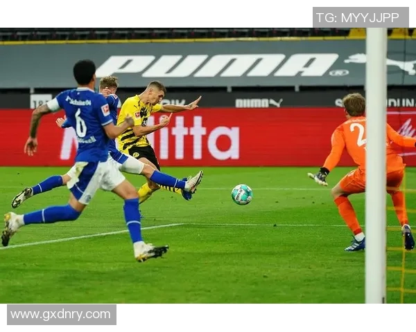 沙尔克04主场大胜，德甲保级形势渐趋乐观