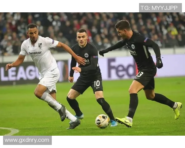 法甲巴黎圣日耳曼在主场以3：1战胜摩纳哥，继续领跑法甲积分榜