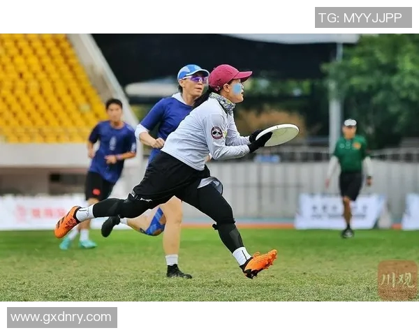 科学飞盘战术训练方法探索与实践提升团队竞技水平的有效策略 科学飞盘战术训练方法探索与实践提升团队竞技水平的有效策略